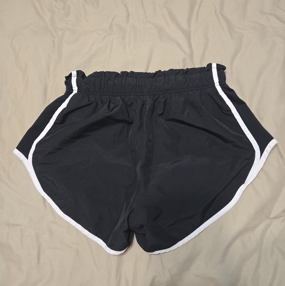 Nike Women's Black Athletic Shorts With Ruffle Elastic Waistband - Picture 4 of 5